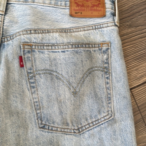 Distressed Levi’s 501 faded blue denim jeans size 31 - Picture 9 of 15